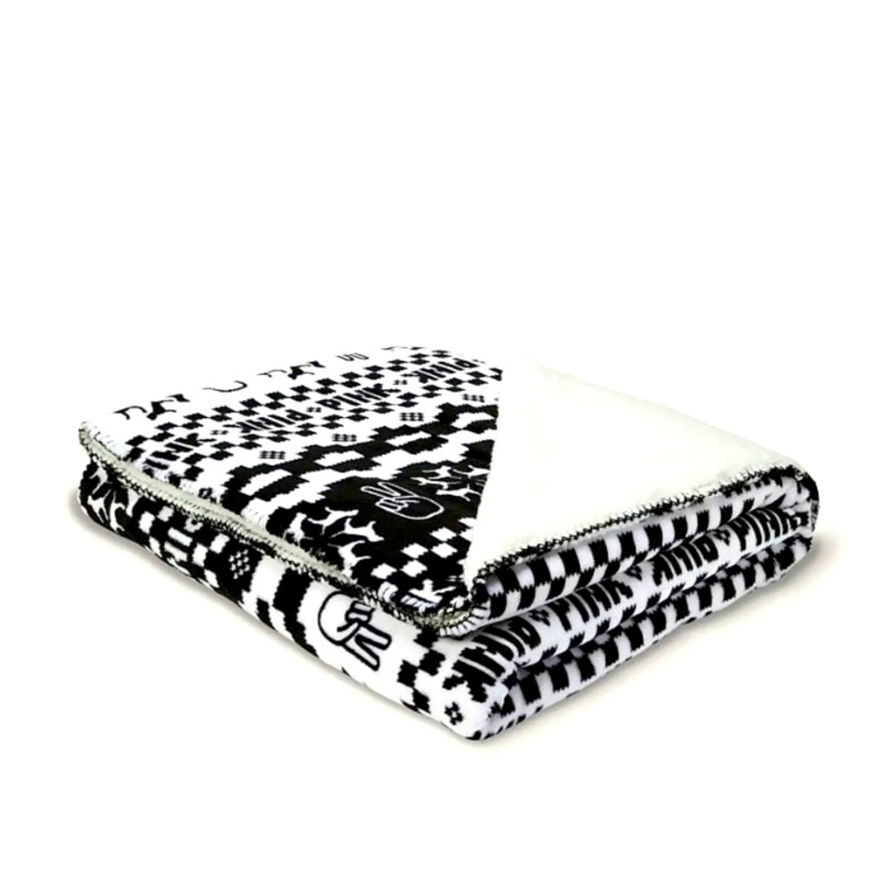 NEW! Victoria’s Secret Pink Sherpa Blanket Warm Black White VS Love PINK